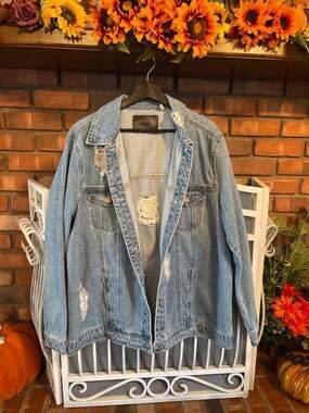 Refuge Women’s XL Distressed Denim Jean Jacket 100% Cotton Medium Wash - 24